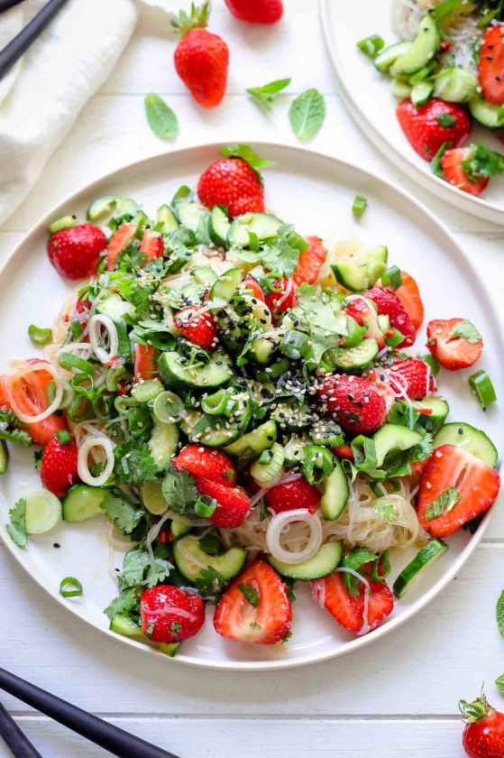 Glasnudelsalat Mit Erdbeeren Gurken Rezept Elle Republic