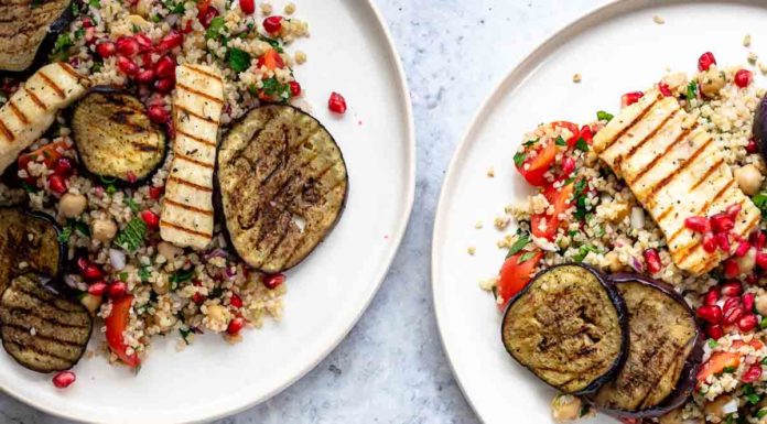 Bulgur-Kichererbsen-Salat mit gegrilltem Halloumi und Aubergine