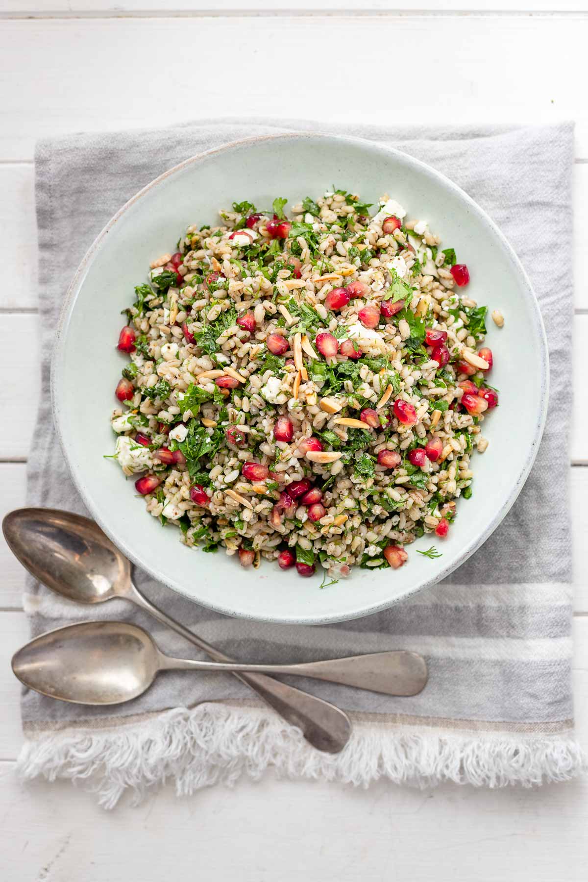 Graupensalat mit Kräutern und Feta-Käse