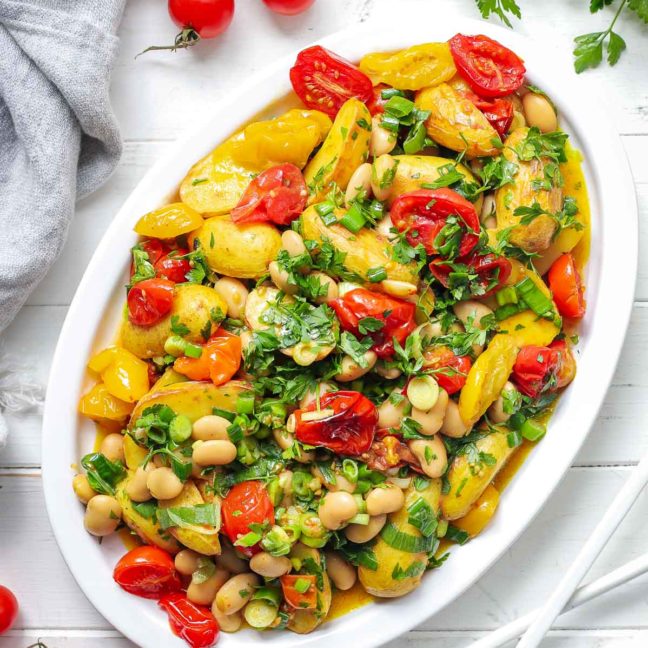 Geröstete Tomate mit Kartoffelsalat und Weiße Bohnen