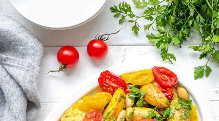 Geröstete Tomate mit Kartoffelsalat und Weiße Bohnen