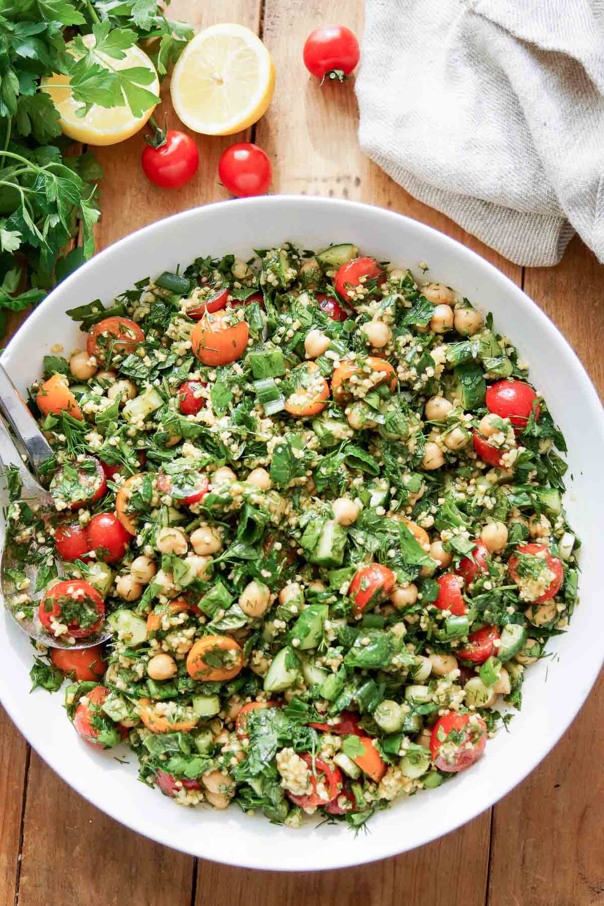 orientalisches Herb-Loaded Chickpea Tabbouleh Salad
