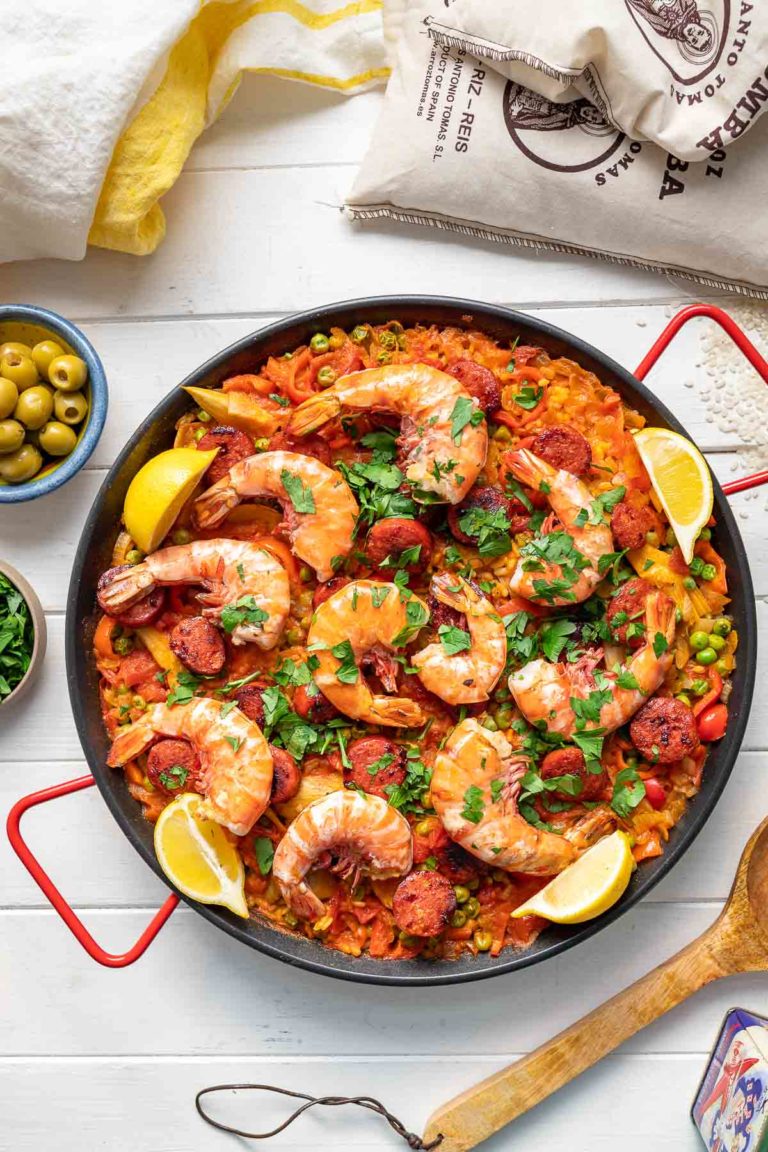 Paella mit Garnelen und Chorizo