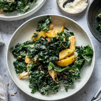 Herbstsalat mit Schwarzkohl, Kartoffeln und Sonnenblumenbutter-Dressing