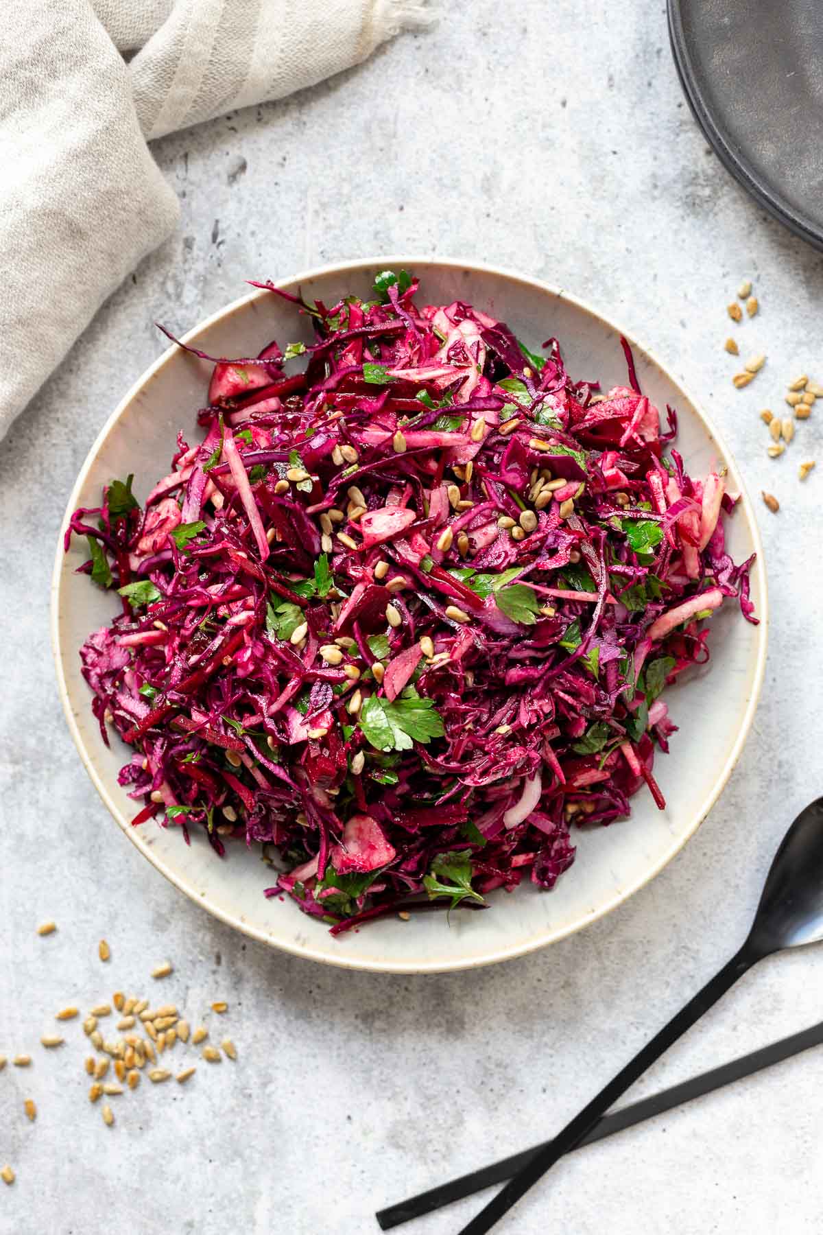 Rotkohlsalat mit Birne und Cranberries | Rezept | Elle Republic