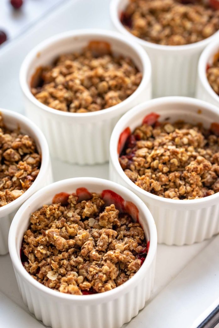 Apfel-Crumble mit Cranberries | Rezept | Elle Republic Apfel-Crumble mit Cranberries | Rezept | Elle Republic