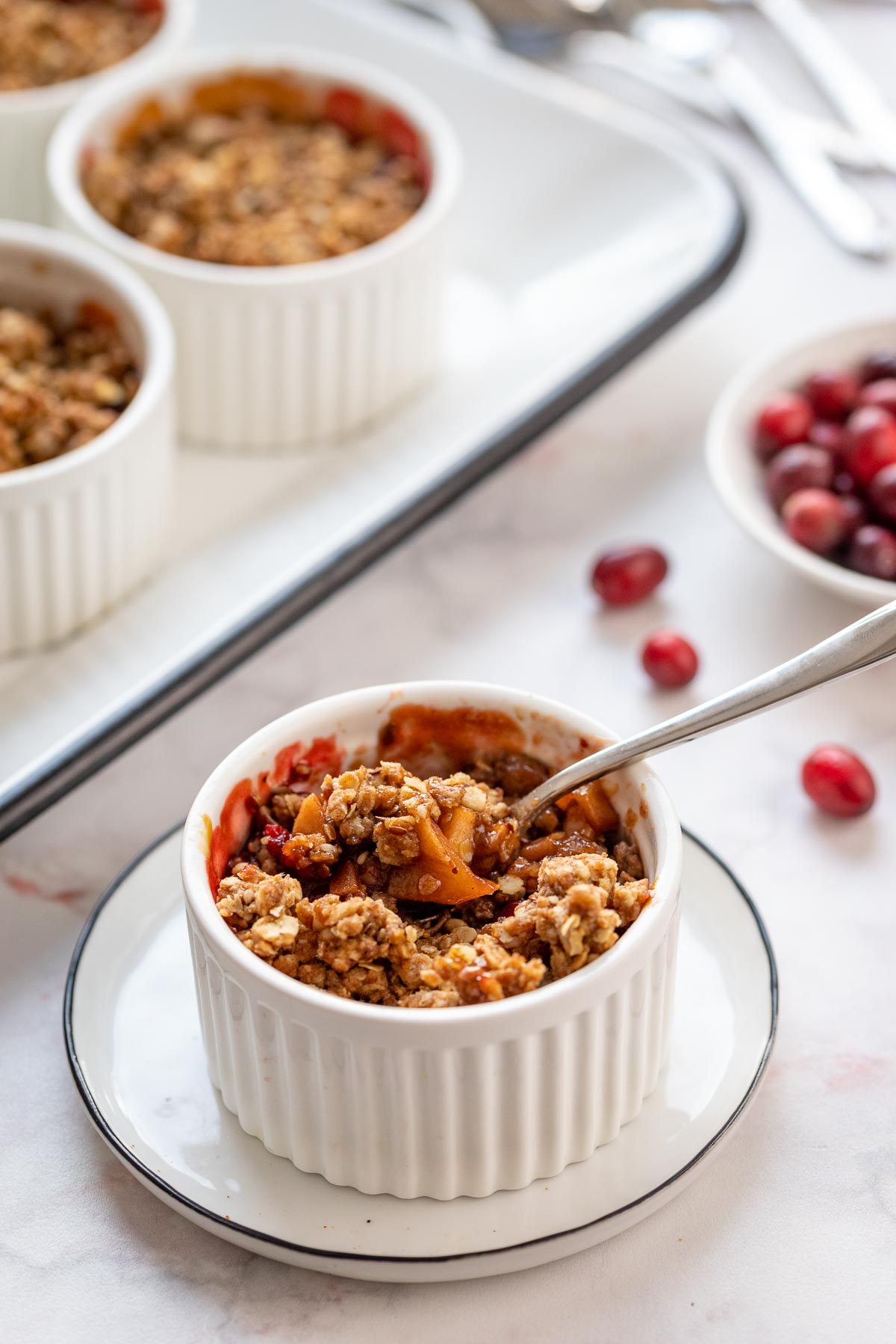 Apfel-Crumble mit Cranberries | Rezept | Elle Republic