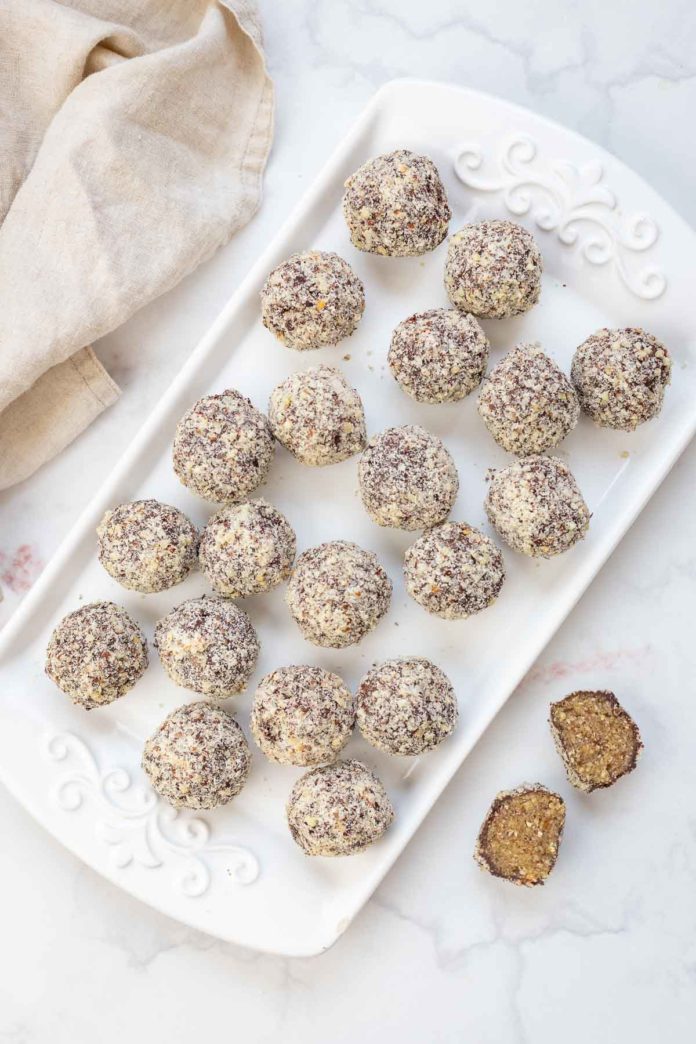 Energy Bliss Balls mit Datteln und dunkler Schokolade Rezept