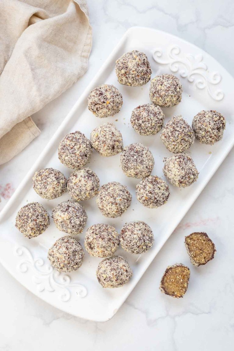 Bliss Balls with Dates and Dark Chocolate