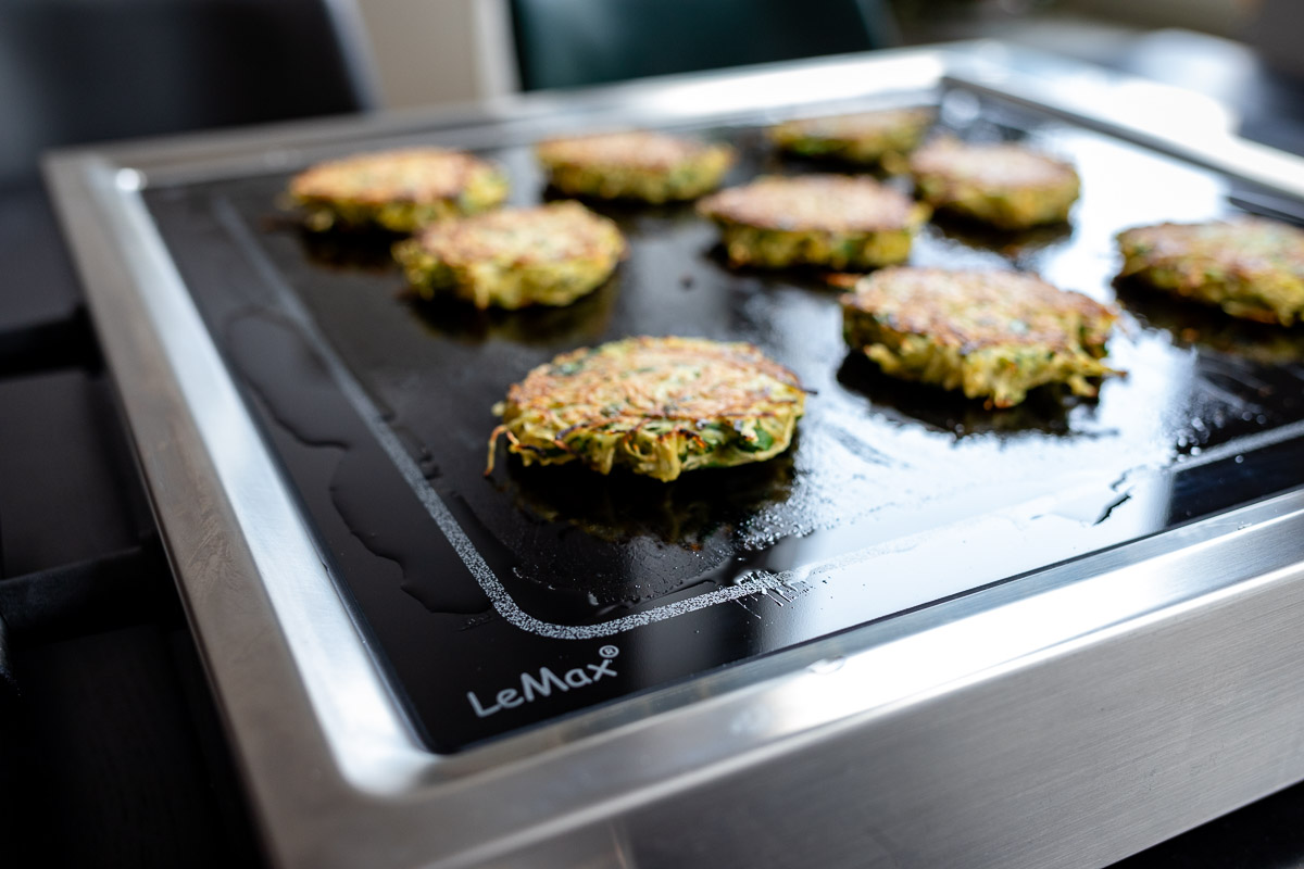 Cooking a rösti recipe with the ELAG Lemax table grill