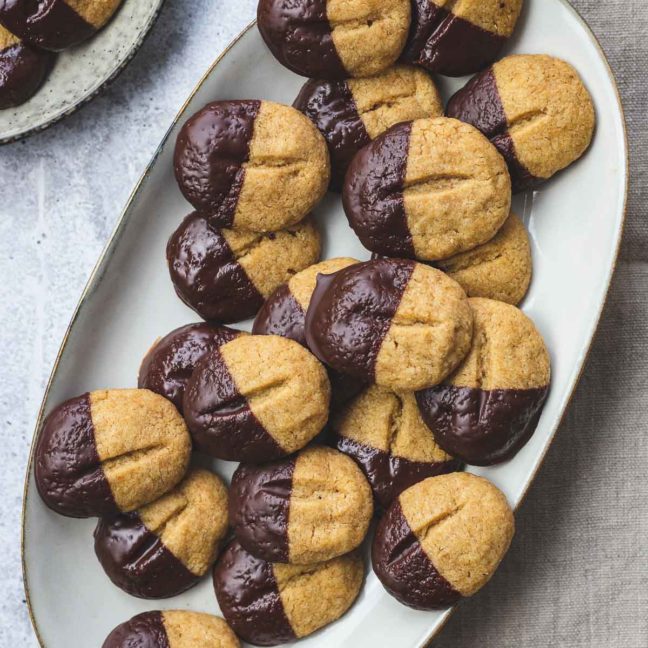 „Cappuccino“ Shortbread Kekse mit dunkler Schokolade Rezept