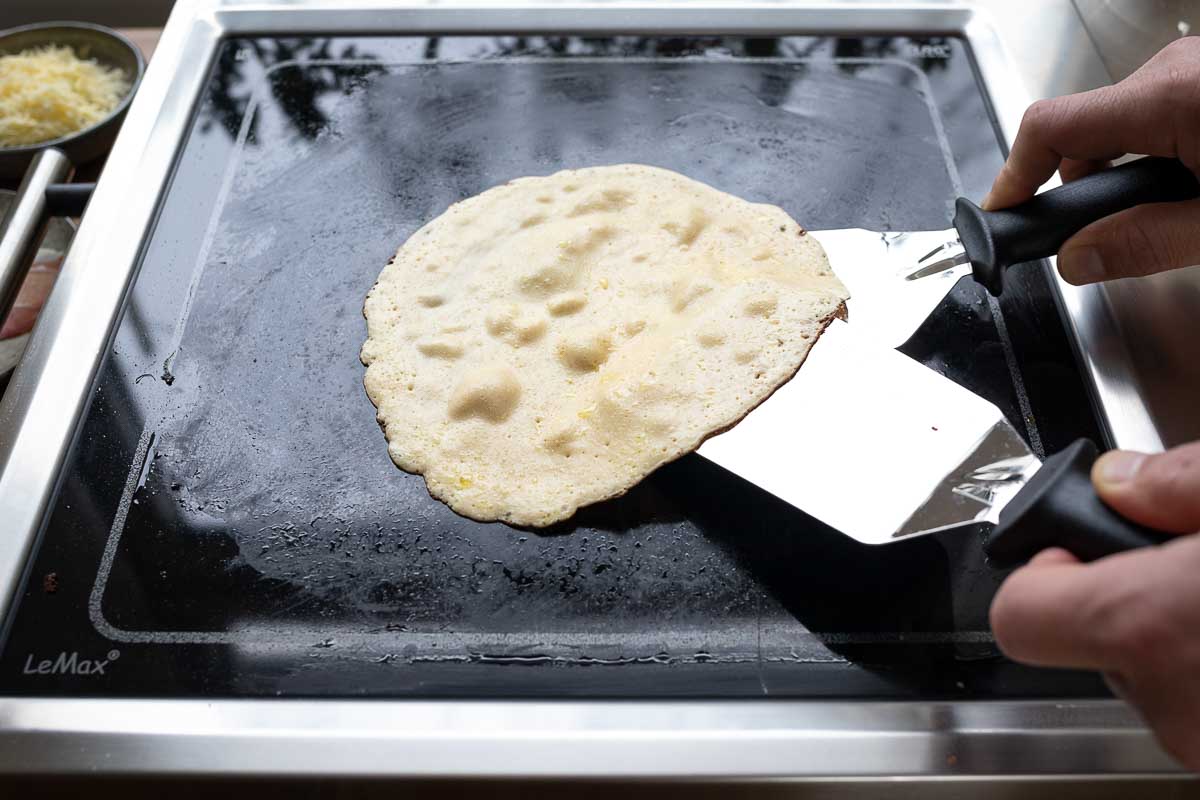 Buchweizen Pfannkuchen Mit Schinken Kase Und Spiegelei Elle Republic