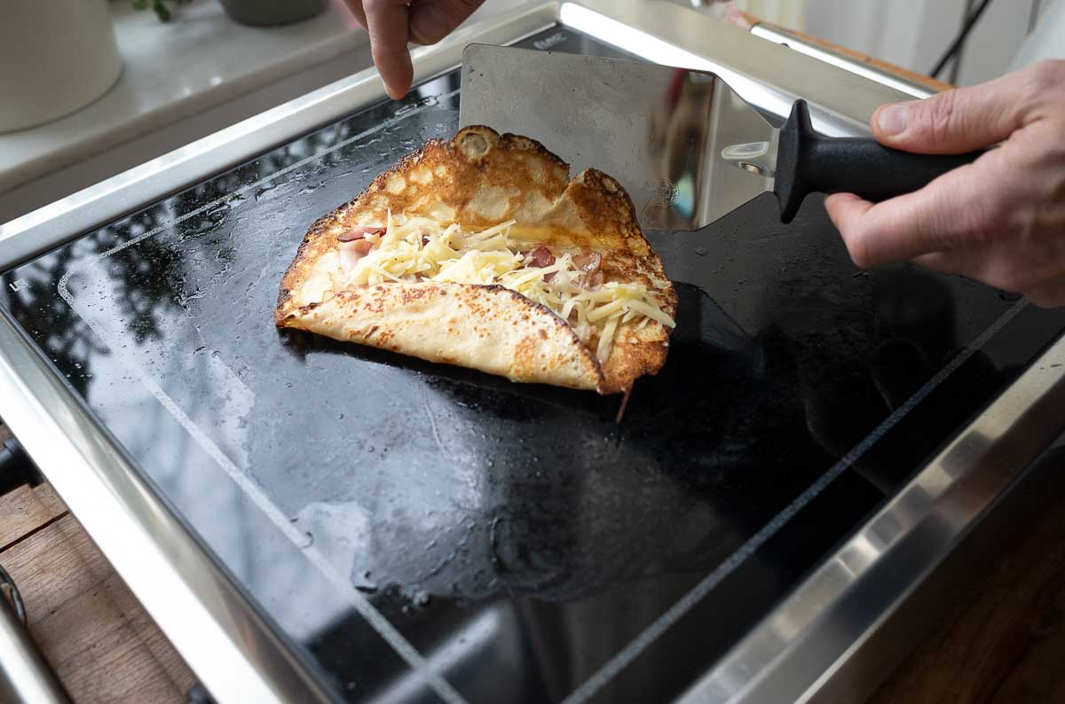 Buchweizen Pfannkuchen mit Schinken, Käse und Spiegelei von ELAG LeMax Tischgrill