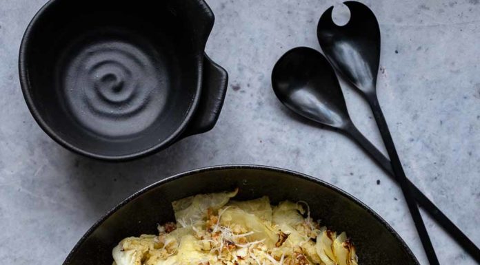 Gebackener Wirsing mit Walnuss-Parmesan-Krümel