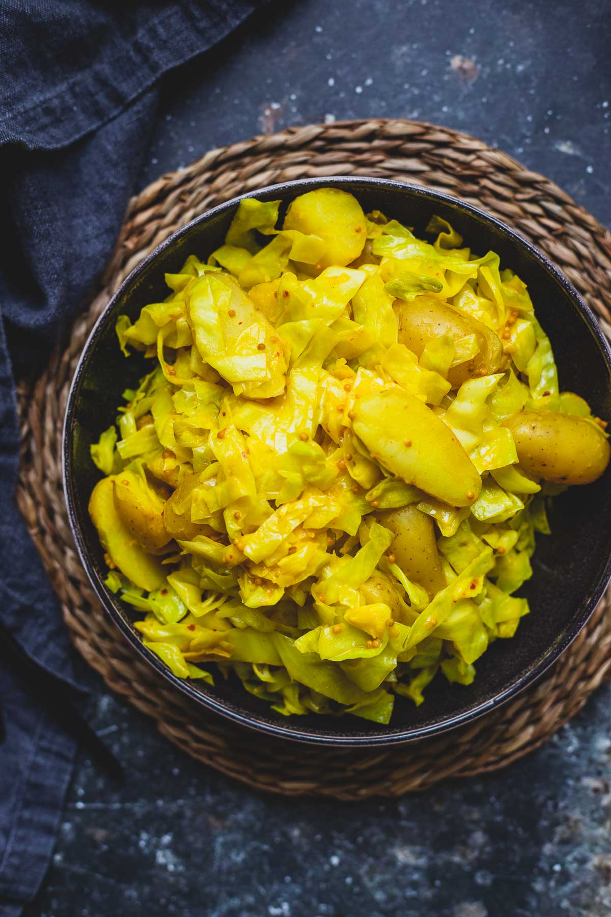 Pointed cabbage pan with potatoes (Bengali style) recipe