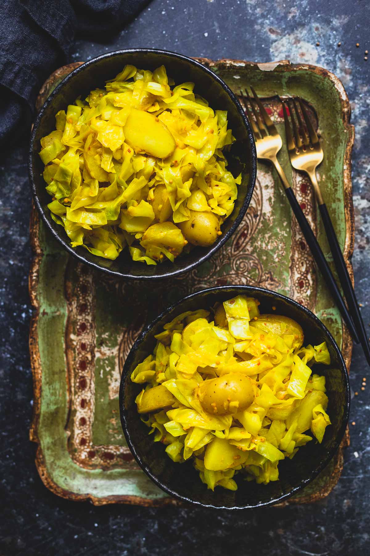 Pointed cabbage pan with potatoes (Bengali style) recipe