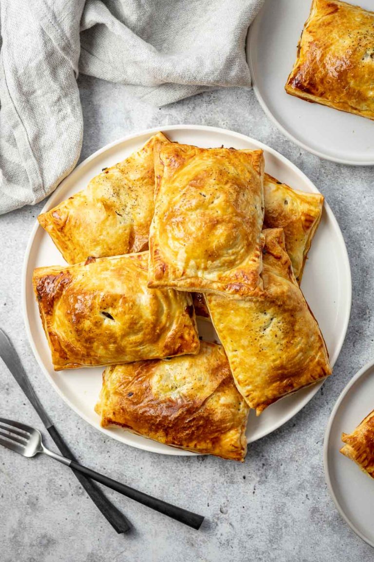 Blätterteigtaschen mit Pilzen und Wirsing (Hand-Pie) Rezept