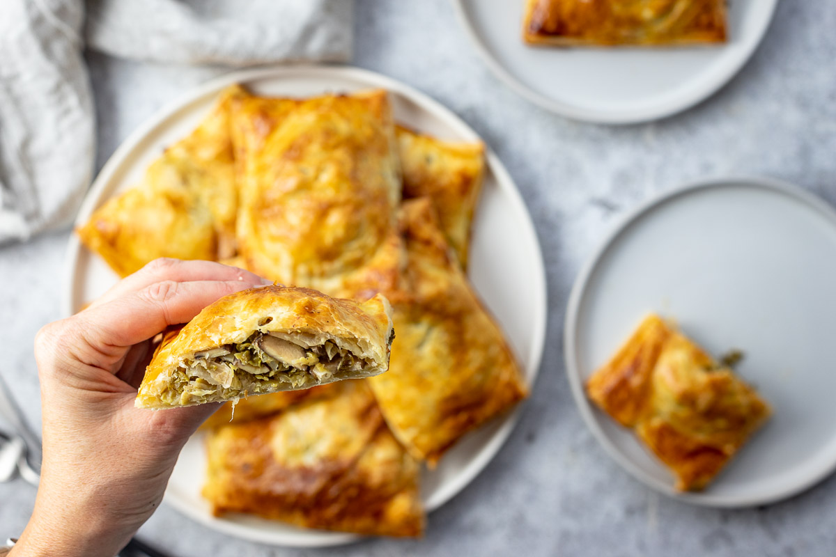 Blätterteigtaschen mit Pilzen und Wirsing (Hand-Pie) Rezept