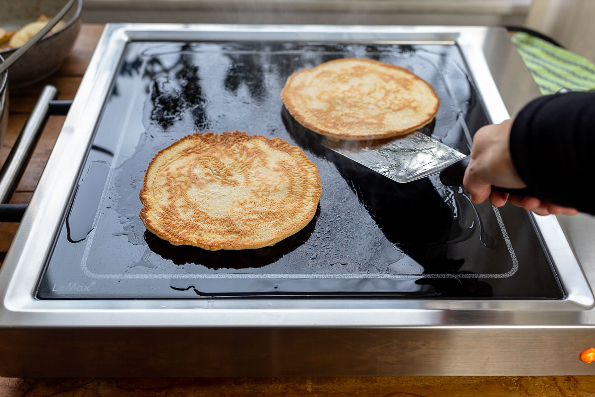 Apfel-Pfannkuchen Rezept mit Tischgrill von ELAG LeMax