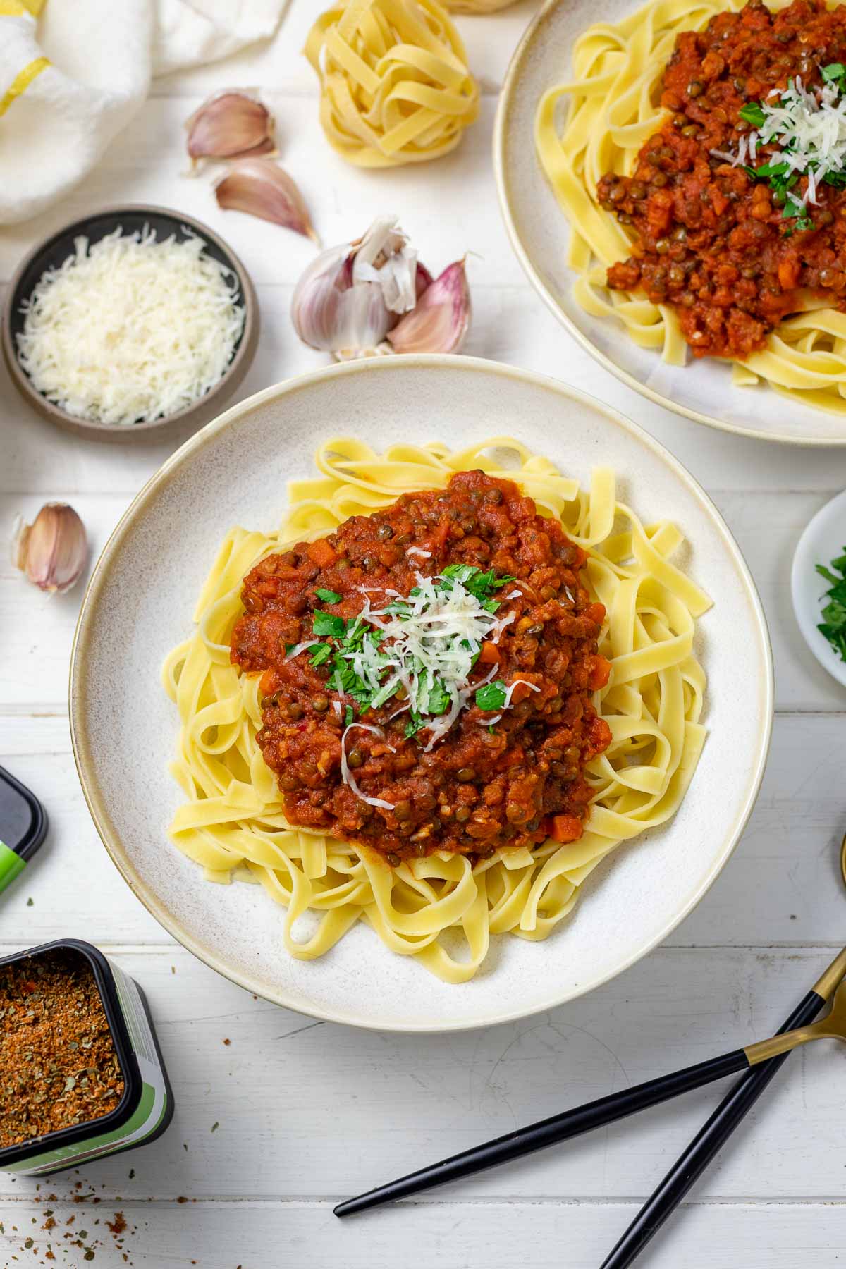 Bolognese mit Linsen und Salsiccia mit Elle Herbs Bolognese Gewürzmischung