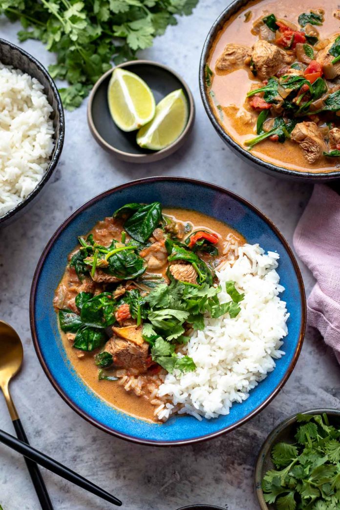 Einfaches Hähnchen Curry Rezept mit Spinat und Reis (Mild)