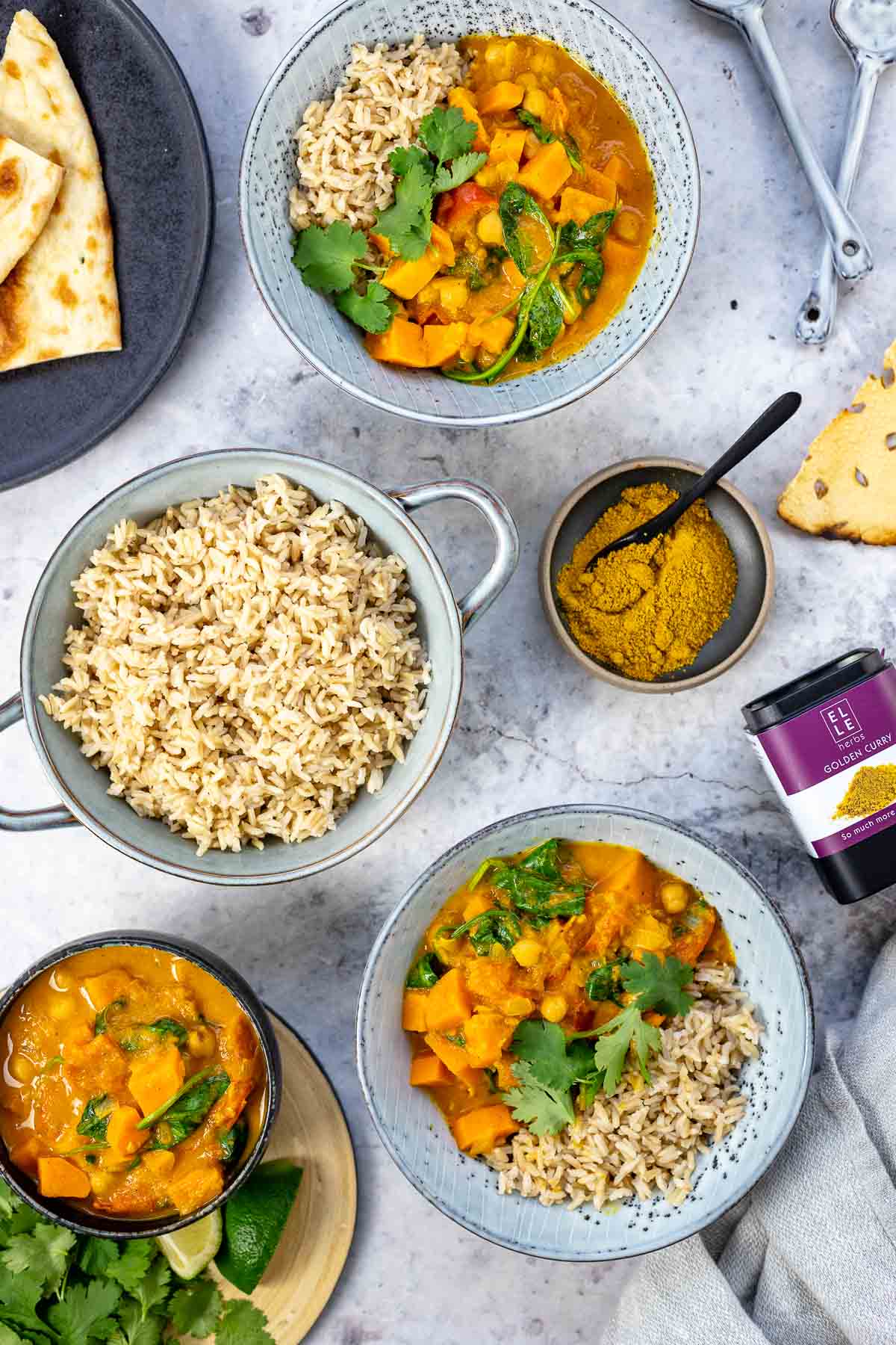 This easy sweet potato curry with chickpeas and spinach makes the perfect healthy, plat-based meal. It is the perfect blend of flavours and is excellent as leftovers! Elle Herbs Golden Curry Gewürz