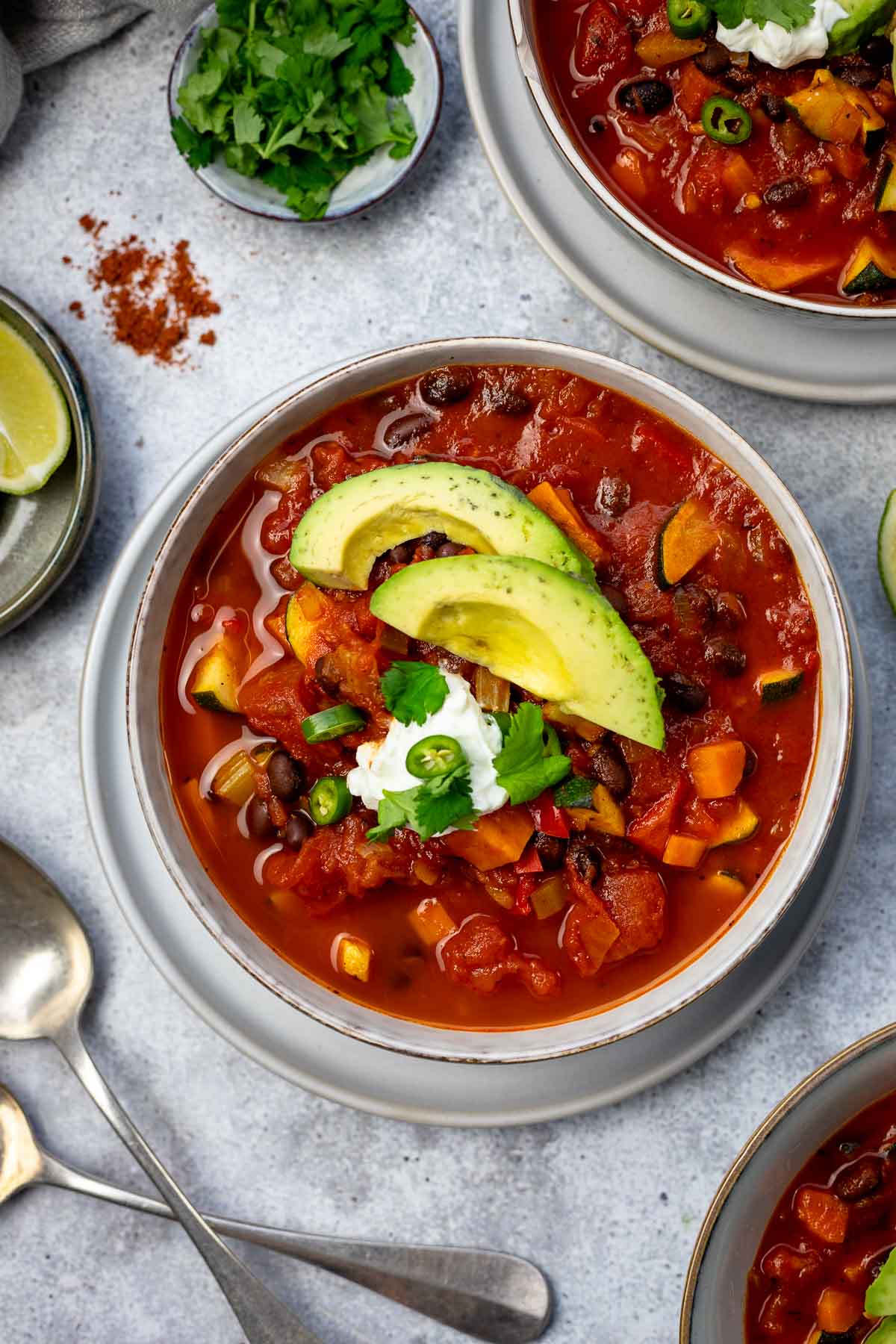 Vegetarisches Chili mit schwarzen Bohnen | Rezept | Elle Republic