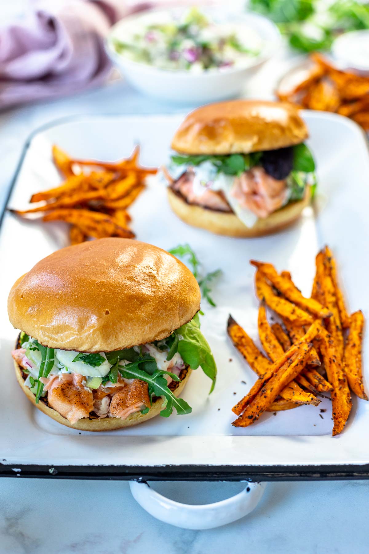 Pulled Lachs Burger with Oven-Baked Sweet Potato Fries