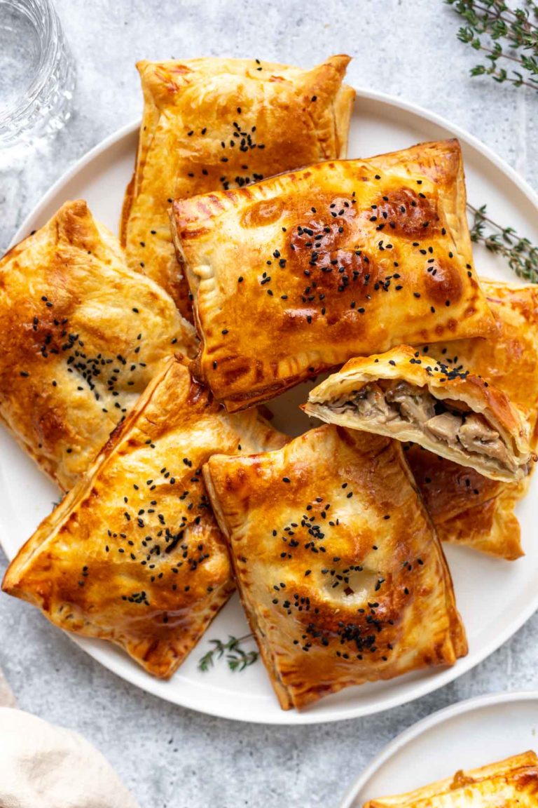 Gefüllte Blätterteigtaschen mit Pilzen