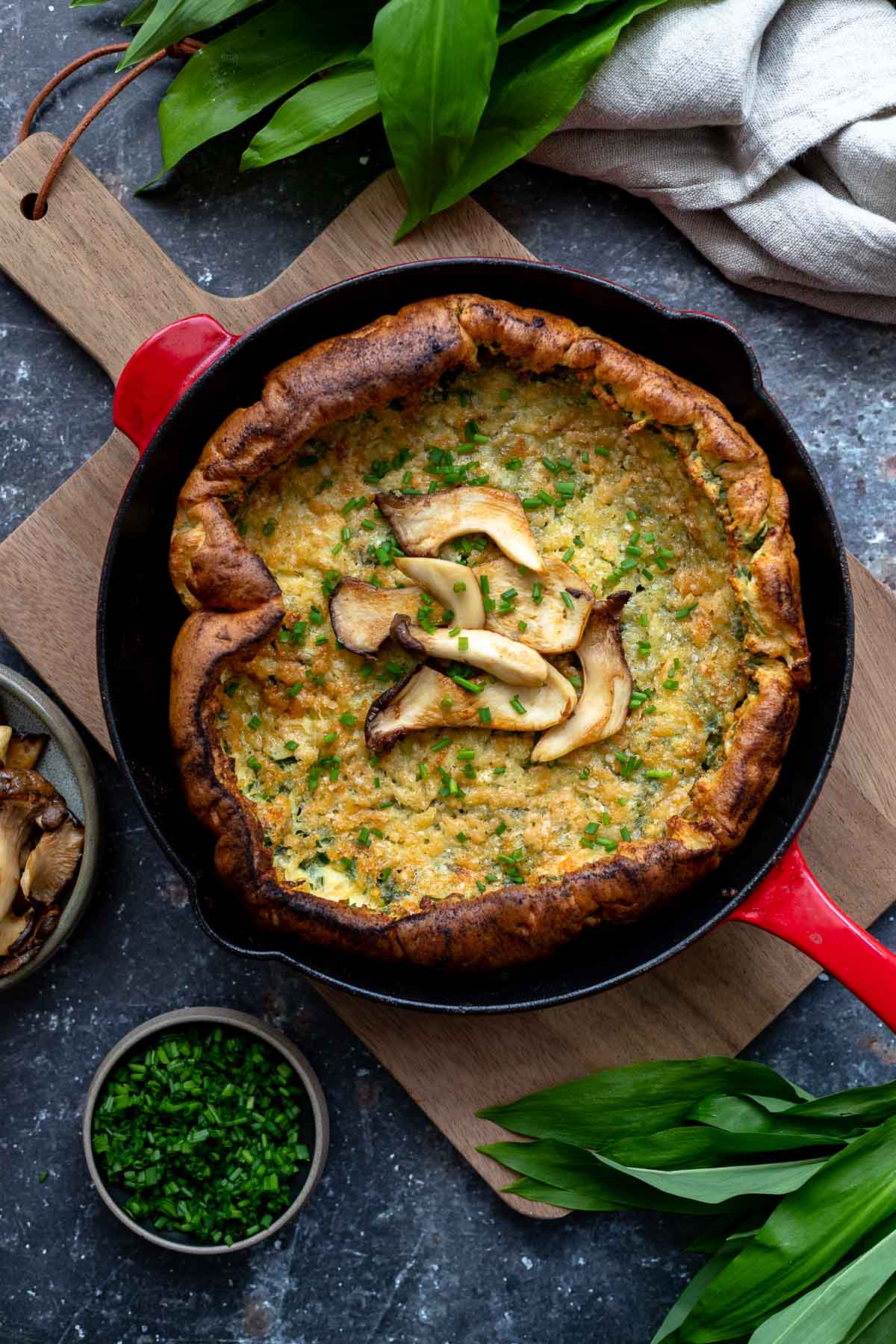 Dutch Baby mit Parmesan und Bärlauch