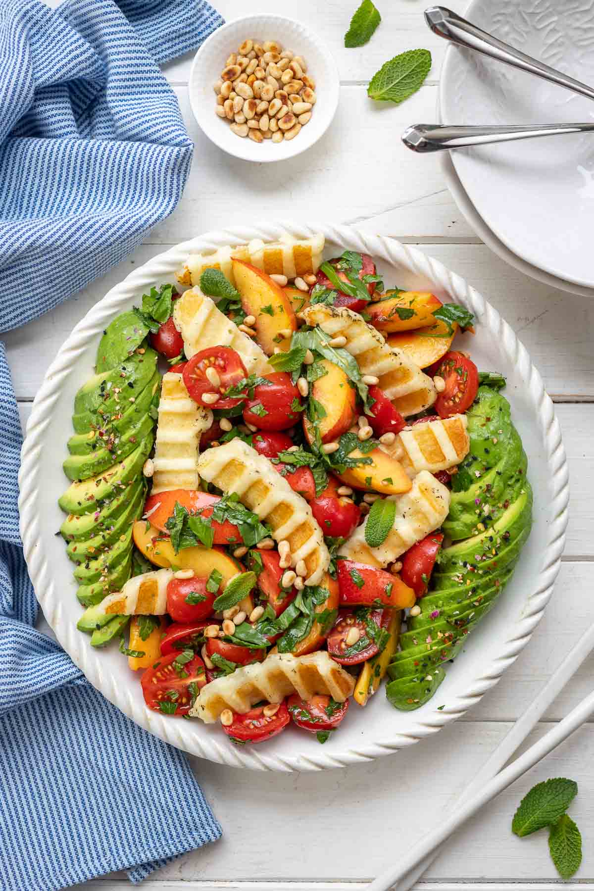 Grillsalat mit Halloumi, Nektarine und Tomaten