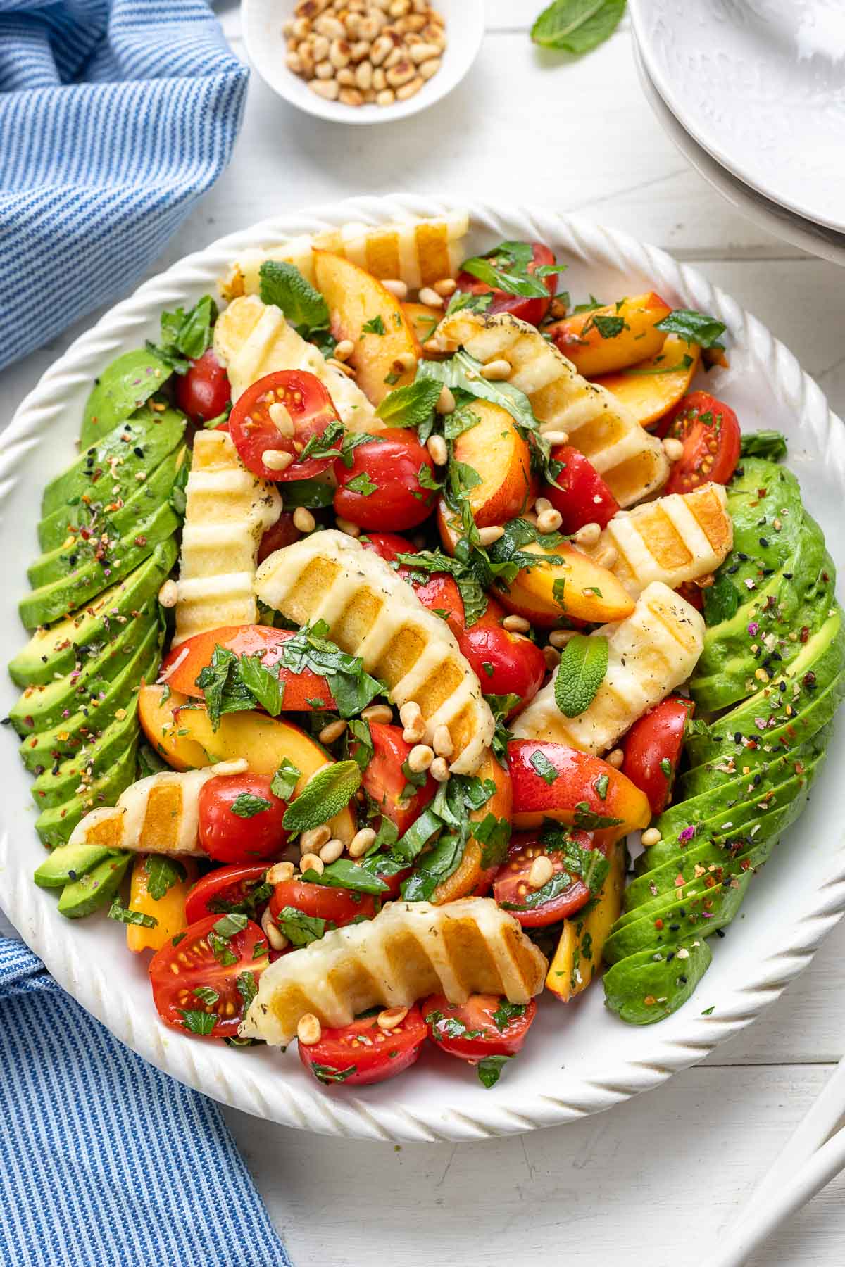 Grillsalat mit Halloumi, Nektarine und Tomaten