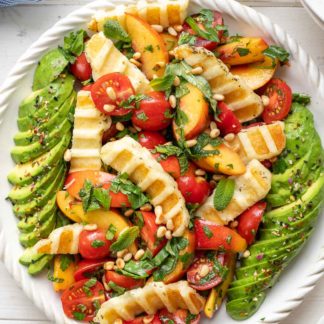 Grillsalat mit Halloumi, Nektarine und Tomaten