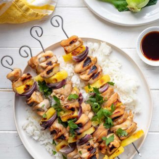 Hähnchen Yakitori (Japanische gegrillte Hähnchen-Spieße)