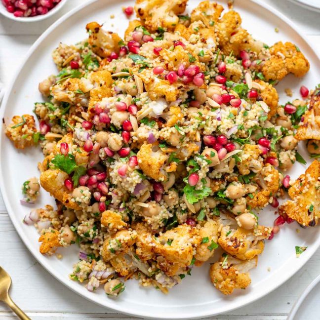 Gerösteter Harissa-Blumenkohl mit Kichererbsen & Hirse Rezept