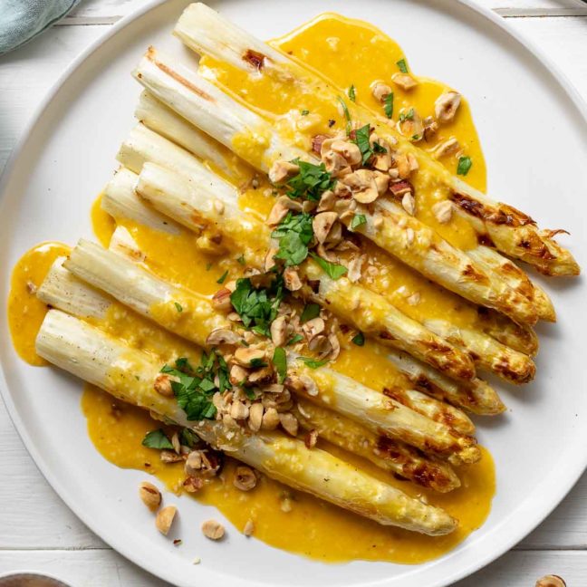 Gerösteter Spargel mit Parmesan-Trüffel-Vinaigrette Rezept