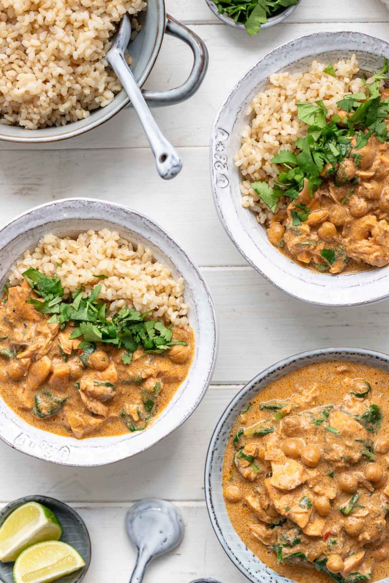Lachs-Kokos-Curry mit Spinat und Kichererbsen Rezept