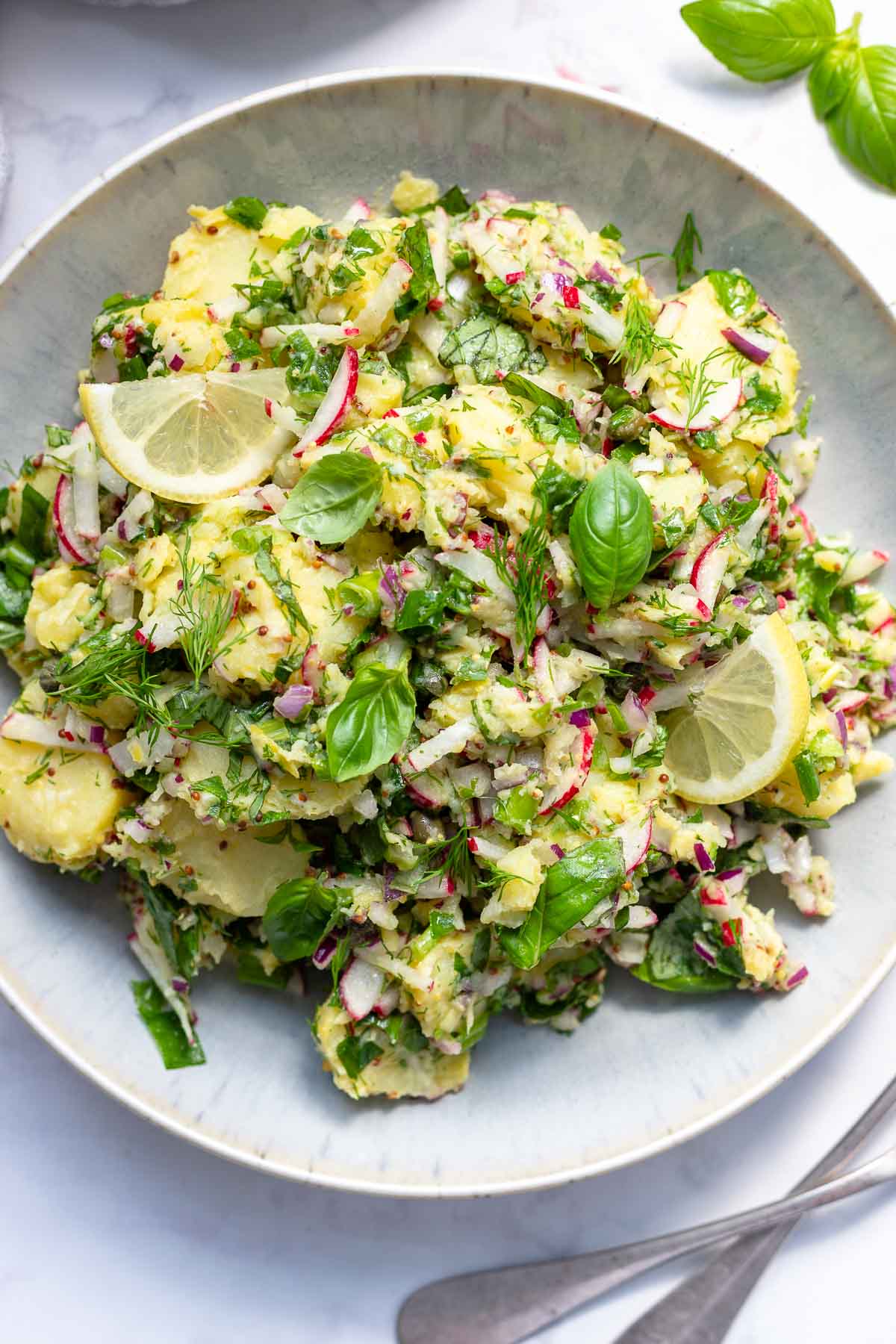Mediterraner Kartoffelsalat mit Senf & Kapern, Radieschen, Kräuter (ohne Mayo) Rezept
