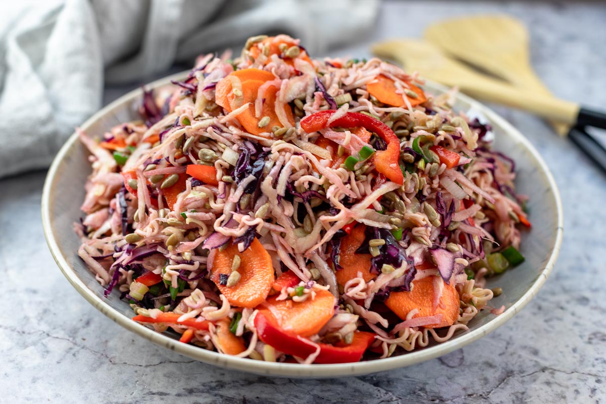 Crispy Asian ramen noodle salad recipe with cabbage, carrots, mie noodles