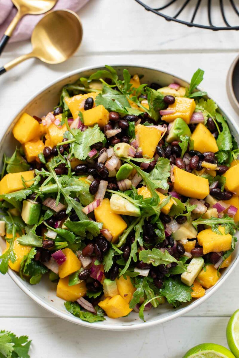 Schwarze Bohnen Salat mit Avocado und Mango | Rezept | Elle Republic