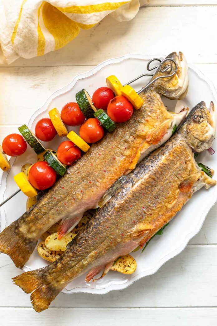 Gegrillter Saibling: Ganzer Fisch vom Grill