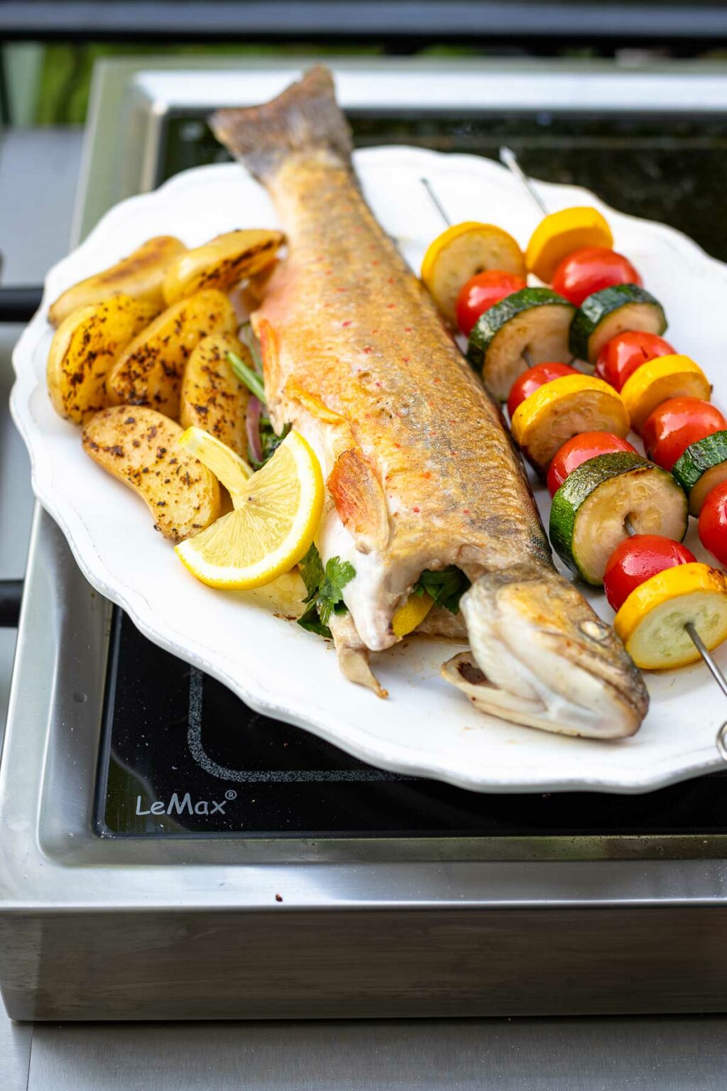 Gegrillter Saibling Fisch Ganzer