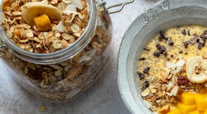 Schnelles Granola (Mango-Bananen-Kokos-Granola)