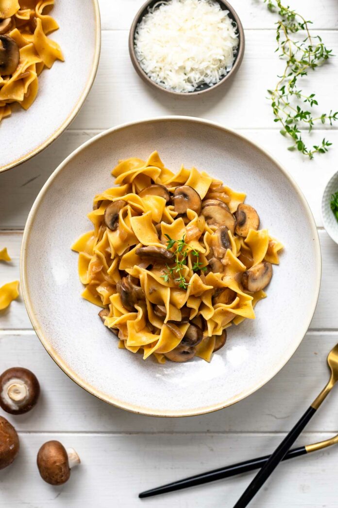 Pilz-Stroganoff - Cremige Champignon-Sauce mit Pasta Rezept