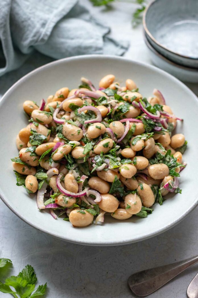 Türkischer Weiße Bohnensalat (Piyaz) | Rezept | Elle Republic