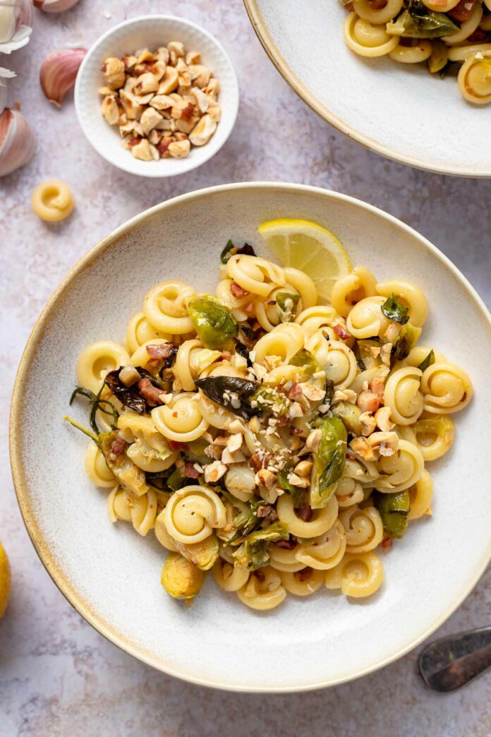 Pasta mit Rosenkohl und Speck Rezept