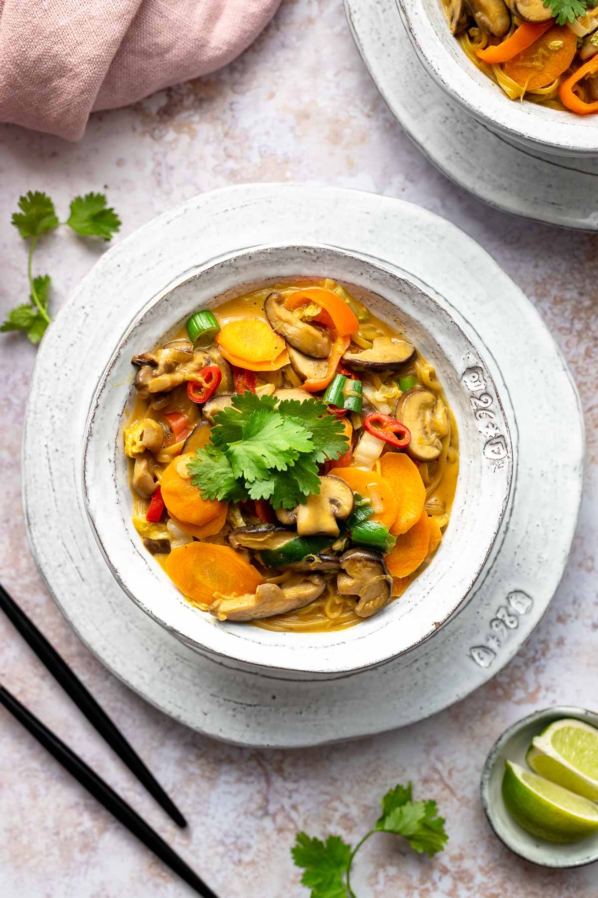 Thai Erdnuss-Nudeln mit Gemüse Rezept