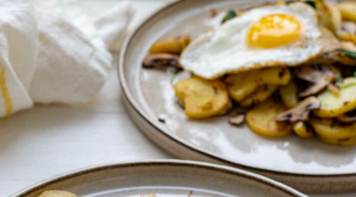 Bratkartoffeln mit Spiegelei, Pilze und Spinat Rezept