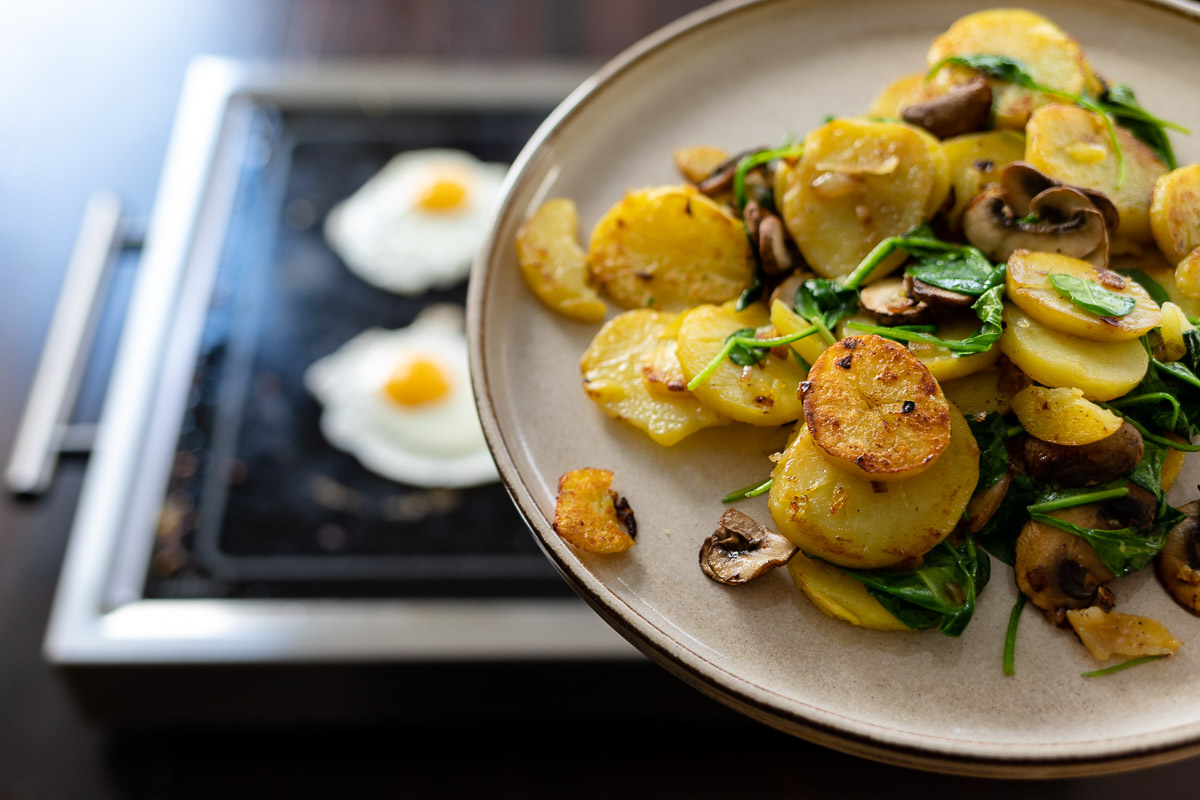 Bratkartoffeln mit Spiegelei | Rezept | Elle Republic