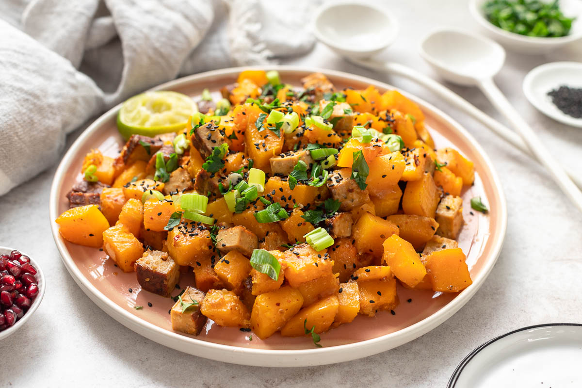 Gerösteter Ofenkürbis mit Ingwer, Miso & Tofu Rezept